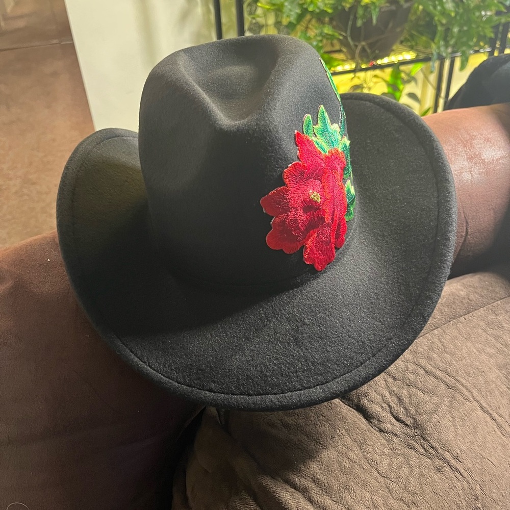 🆕Fabulous thick black felt women’s cowboy hat with a red rose on the side. - Picture 2 of 7